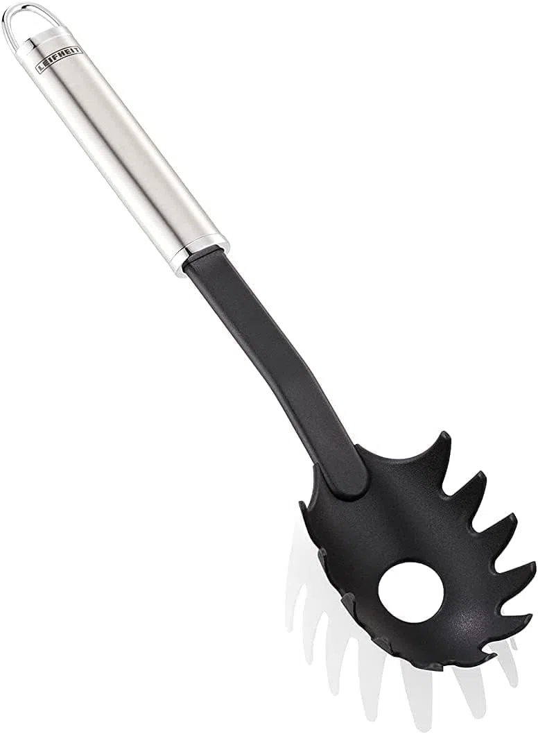 Leifheit 24060 - Cucharón de Nailon para Pasta, Negro