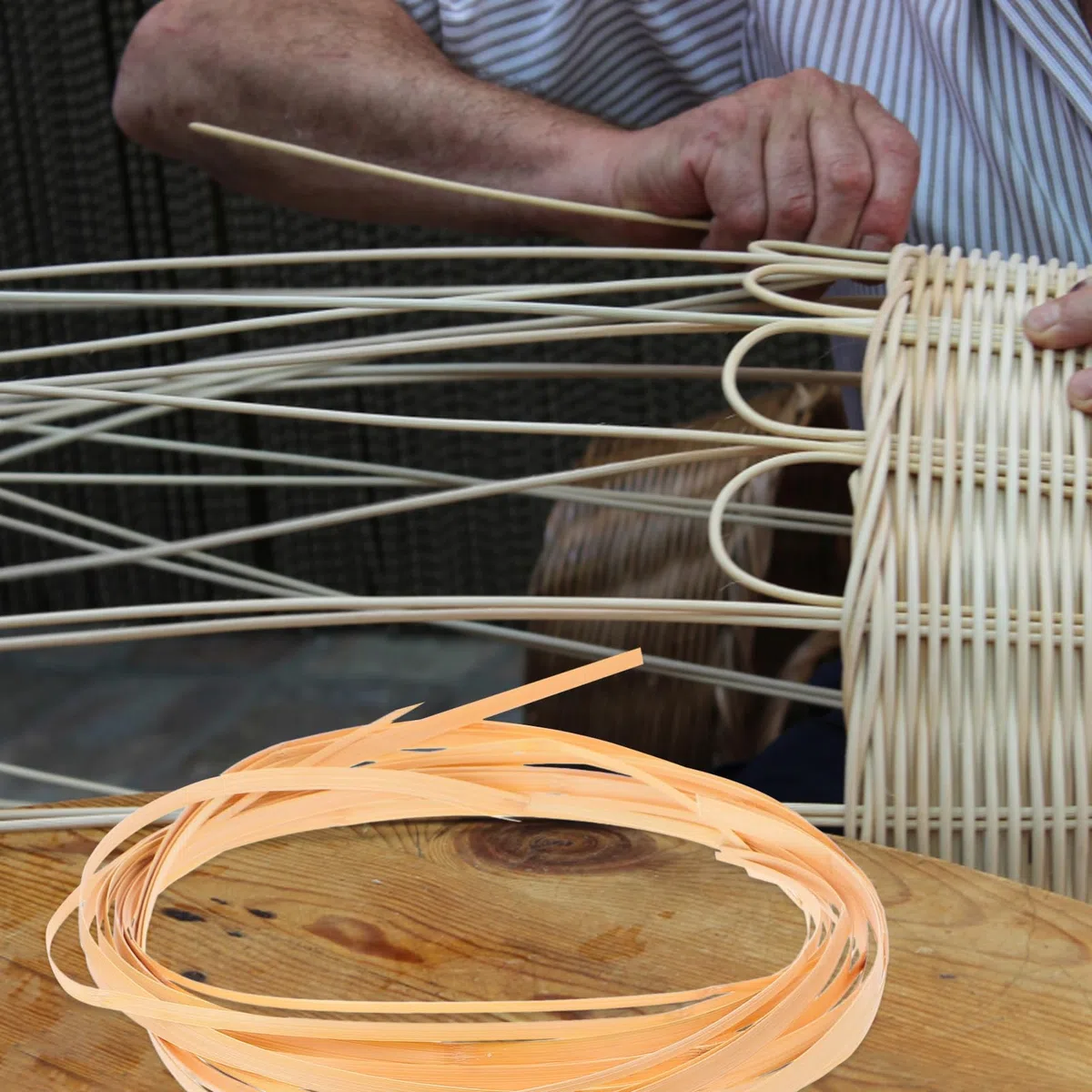 Tofficu 4 Rollos de Tiras de Bambú Natural para Mimbre, Material de Cesta Resistente y Flexible, Adecuado para Decoración de Bodas y Arreglos Artesanales