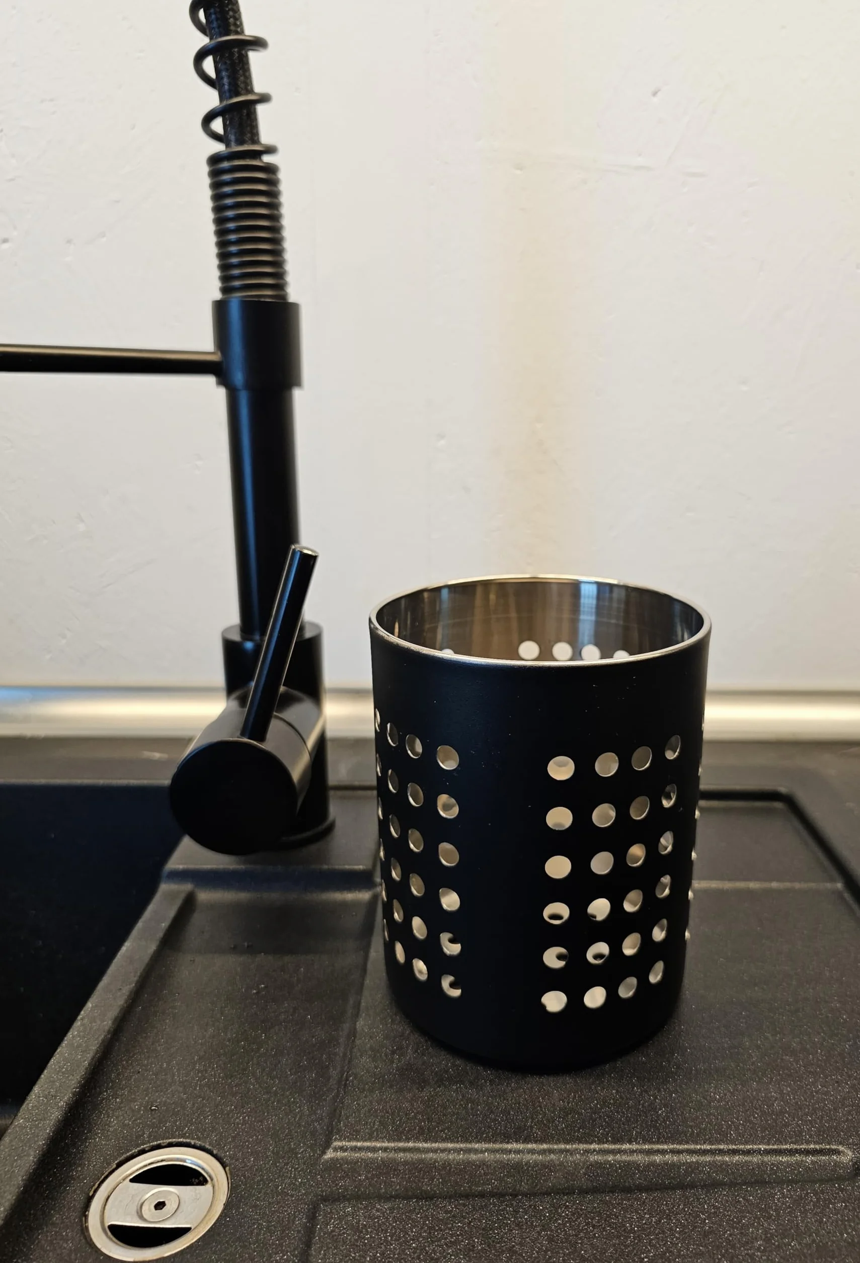 Bambelaa! Cesta para escurrir cubiertos de fregadero, negro, de acero inoxidable, redonda, metal, escurridor de platos, cesta para escurrir vajilla, soporte para fregadero, soporte para cubiertos